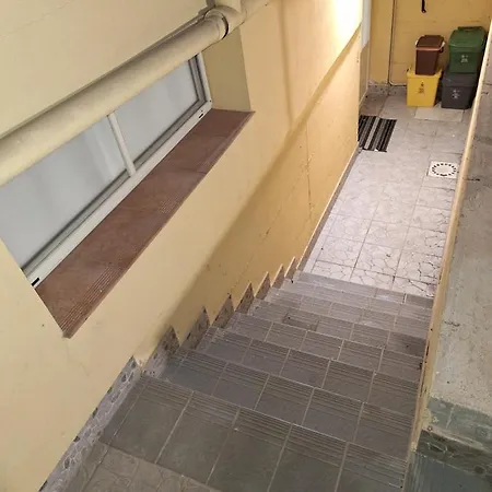 Seminterrato Lägenhet Assemini